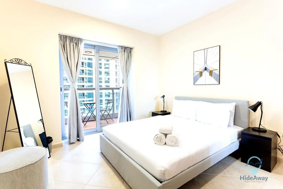 1Br Cool Vibes Pool Views Dubai Marina Apartment