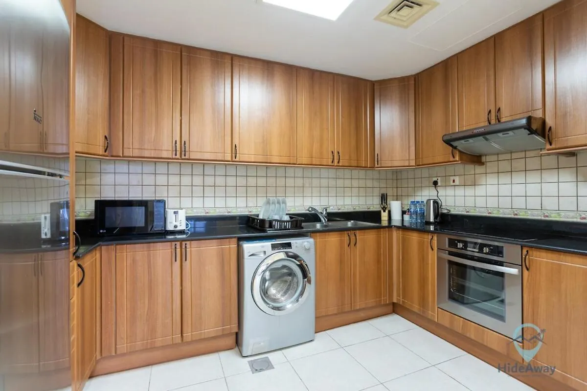 1Br Cool Vibes Pool Views Dubai Marina Apartment